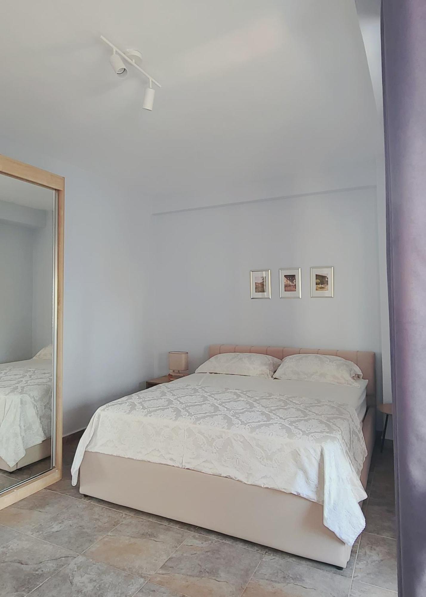 Leones Apartament Tirana Exteriör bild