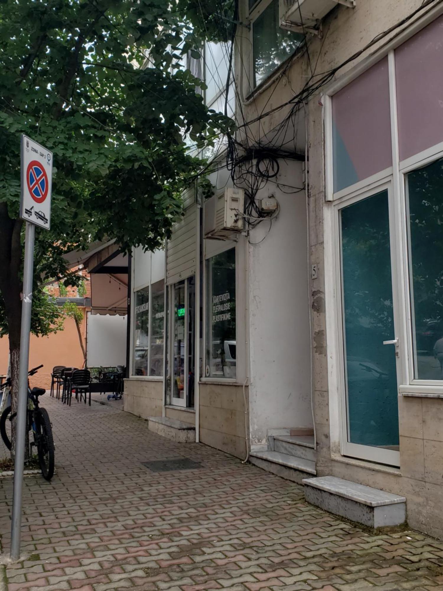 Leones Apartament Tirana Exteriör bild